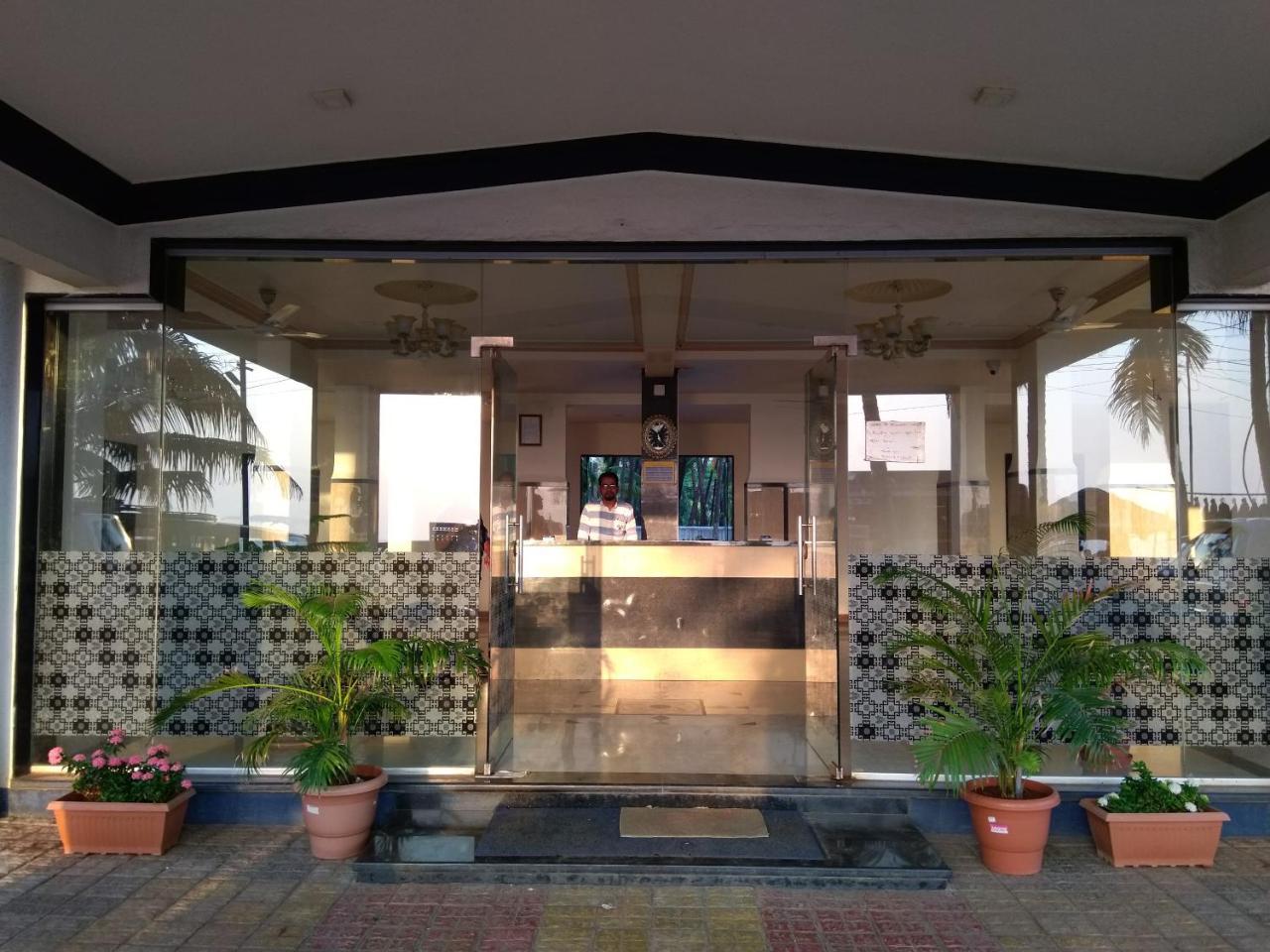 Hotel Murud Marina Экстерьер фото